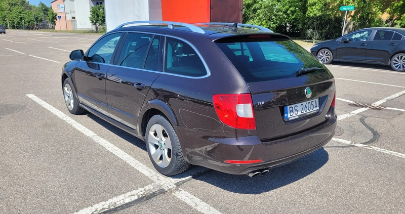 Skoda Superb cena 30000 przebieg: 306000, rok produkcji 2013 z Białystok małe 92